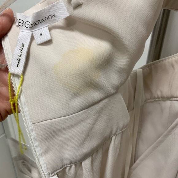 NWT BCBG Cutout Dress Size 4 Cream - Picture 7 of 15